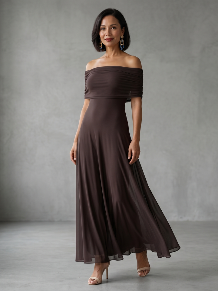 Juni | Off Shoulder Draped Midi Kjole